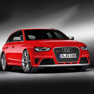 アウディ、新型「RS 4アバンド」を発表! 450PSのV8エンジンを搭載