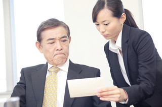 若手社員の82.1%が満足できる長期休暇を取得。ただ、嫌な言動をする上司も