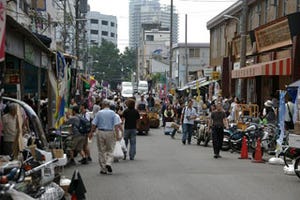 東京都・築地で、海鮮汁も振る舞う「築地春まつり」と「玉子焼食べ比べ」