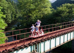 廃線となった線路を走る!　秋田県の大館・小坂鉄道レールバイクがスタート