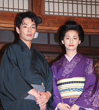 尾野真千子、ダメ夫役の森山未來に"愛の鞭"も!? ドラマ『夫婦善哉』