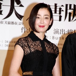 宮沢りえ、天海祐希の代役を語らず - 蜷川幸雄「今、最も輝いている女優」