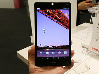 写真で見るドコモ2013年夏モデル - 「AQUOS PAD SH-08E」編