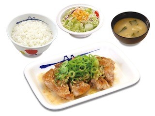 松屋、旨塩ダレと青ねぎの「ネギ塩チキングリル定食」を発売