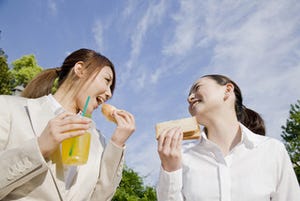 ランチでよく食べるもの、男性は「牛丼・ラーメン・カレー」、女性は?