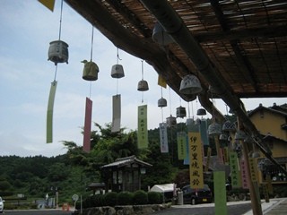 佐賀県、伊万里焼の風鈴が夏風を受けて響く「風鈴まつり」開催