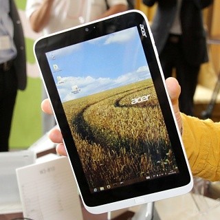 写真で見る、日本エイサーの8.1型Windows 8タブレット「Iconia W3-810」