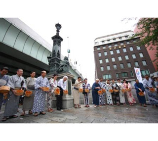 東京都日本橋で江戸時代にヒントを得て涼をとるイベント開催。納涼怪談も