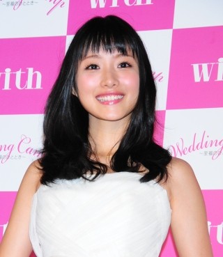 石原さとみ、理想の結婚式は「ジミ婚と言わせない手作りな感じで!」