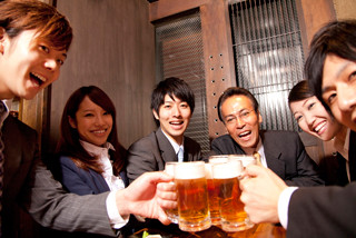 新入社員の94%が"会社飲み"のメリットを実感-「今どき"会社飲み"実態調査」