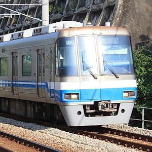 福岡県福岡市の人口150万人突破! 市営地下鉄に記念ラッピング電車登場