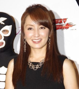 矢田亜希子、自身の新たな恋は「あればいいですよねぇ」と笑顔