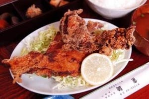 一枚肉を豪快に揚げる長野県の山賊焼き、そのアレンジだってすごいのだ!