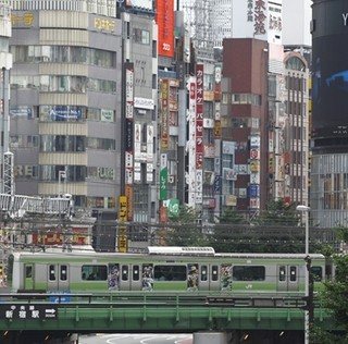 ブラボー! おお…ブラボー!!「ジョジョASBトレイン」東京都内を爆走中ッ!