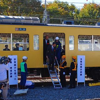 西武鉄道が地震想定した「総合復旧訓練」 - 見学者が乗客役になる可能性も