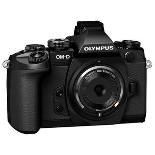 オリンパス、「OM-D E-M1」の発売日が確定 - ボディ単体は10月11日