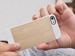 iPhoneのデザインになじむスタイリッシュなケース「サターン」で、iPhone5sゴールドモデルを偽装する