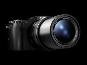 ソニー、焦点距離24～200mm全域でF2.8を実現した「サイバーショット RX10」