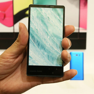 写真で見るソフトバンク2013~14年冬春モデル - 「AQUOS PHONE Xx mini 303SH」編