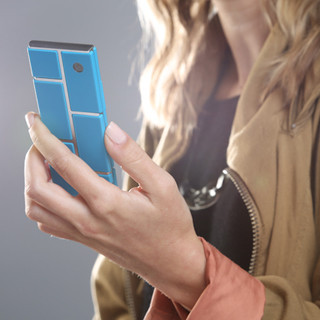 スマホを"自作"する時代がくる? モトローラが「Project Ara」構想を発表