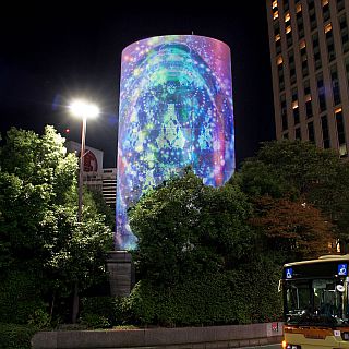 神奈川県・横浜駅西口「風の塔」でプロジェクションマッピングの上映を実施