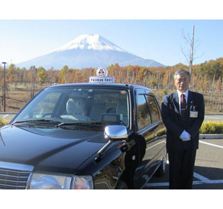 選抜ドライバーが見どころを案内「こだわりの富士山観光タクシープラン」