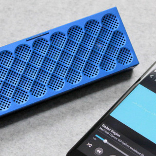 AndroWireレビュー - 音楽の力を再発見できるBluetoothスピーカー「JAWBONE MINI JAMBOX」