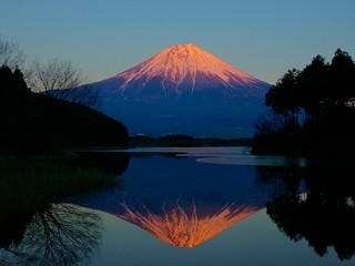 年末年始の国内旅行動向、今年の傾向は「高・遠・長」 -楽天トラベル調査