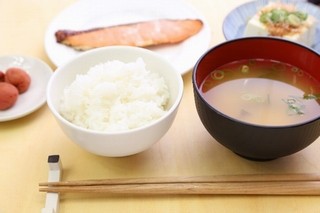 忙しい朝にあなたが食べる朝食は、ご飯？それともパン？聞いてみた