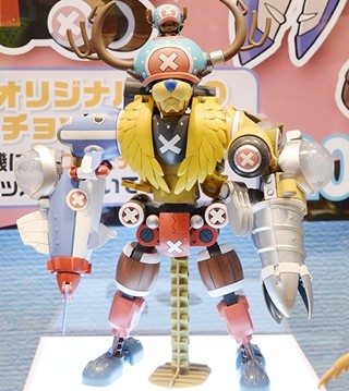 最大5体合体「チョッパーロボ」お披露目! ONE PIECEアイテム勢ぞろいの「ジャンプフェスタ2014」バンダイブース