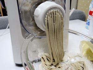 年越しそばを自分で作ってみたい! 「我が家の麺職人」でこだわりの"自作"そばを楽しんでみた