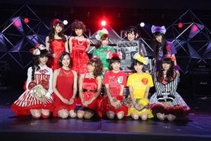 ももクロ･佐々木彩夏、左足負傷後の初ライブ! ロボット姿で「すみません」