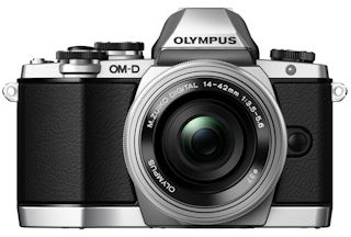 オリンパス、エントリー機ながらEVF搭載のミラーレス一眼「OM-D E-M10」