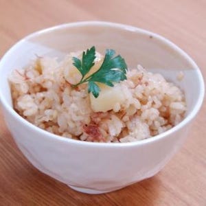 コンビーフ万能すぎ! 米と一緒に炊飯器に入れたら激ウマ炊き込みご飯の完成