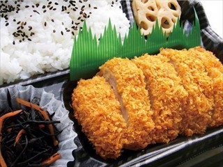 ローソン、「揚げないチキンカツ弁当」を発売 -低カロリーな健康志向弁当!