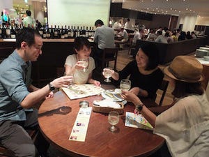 神奈川県川崎市でバルイベント開催 -ライブホールでオカマバーを再現