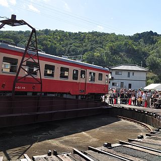 岡山県津山市、JR津山駅「旧津山扇形機関車庫」2014年度は4/12から一般公開