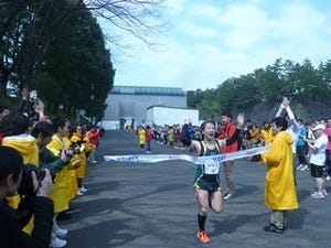 東京都で、オフィスワーカーたちの熱い戦い「丸の内駅伝」開催