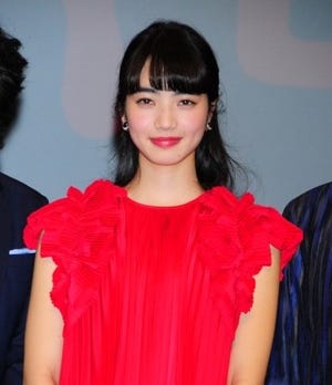 小松菜奈、國村隼ら半分以上の出演者とキス - 映画『渇き。』