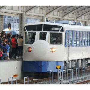 JR四国の"新幹線0系そっくり!?"な「鉄道ホビートレイン」展示会で高松駅に