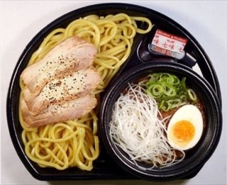 ファミリーマート、「俺のつけ麺(豚骨黒マー油)」を発売