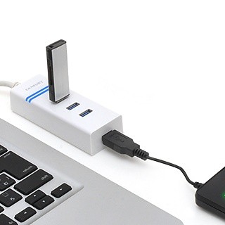 センチュリー、4ポートの「USB3.0 Hub名人」