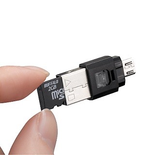 バッファロー、2つのUSBコネクタを備えたmicroSDリーダ - PCでもスマホでも