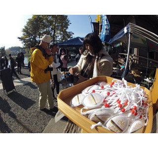 自転車ゆかりの神社内で「自転車市庭(いちば)」開催! 処分価格の品がずらり