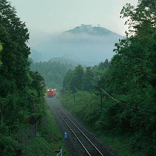 「青春18きっぷ」夏季用のポスターに「天空の城」臨む播但線の風景を採用!