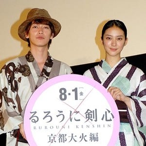 佐藤健&武井咲、まるで剣心&薫の夫婦漫才!? 「ウソつけ!」「すみません」