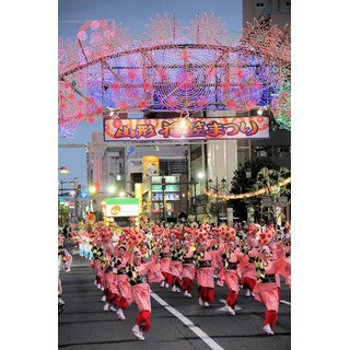 艶やかな衣装と花笠で踊り歩く、東北四大祭り「山形花笠まつり」開催