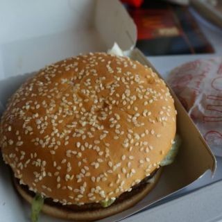 モロッコのマクドナルドは「マクド」 - スパイスたっぷりの大人味!