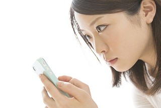 デート中にもスマホさわってない? -「一緒にいるのに」「失礼」の声も