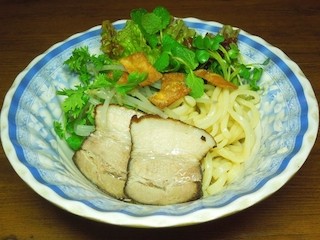 東京都杉並区・チョップスティックスで、ベトナムの名物麺"カオラウ"提供